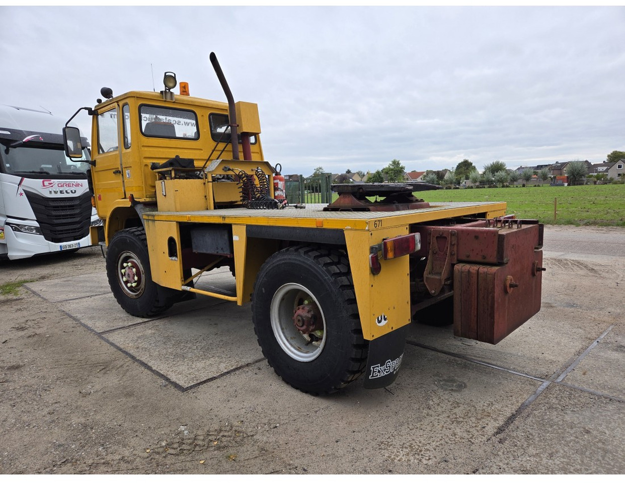 RENAULT M170 4x4 TRACTOR UNIT FULL SPRING SUSPENSION VERY LOW MILEAGE - Tractor unit: picture 4 RENAULT M170 4x4 TRACTOR UNIT FULL SPRING SUSPENSION VERY LOW MILEAGE - Tractor unit: picture 4