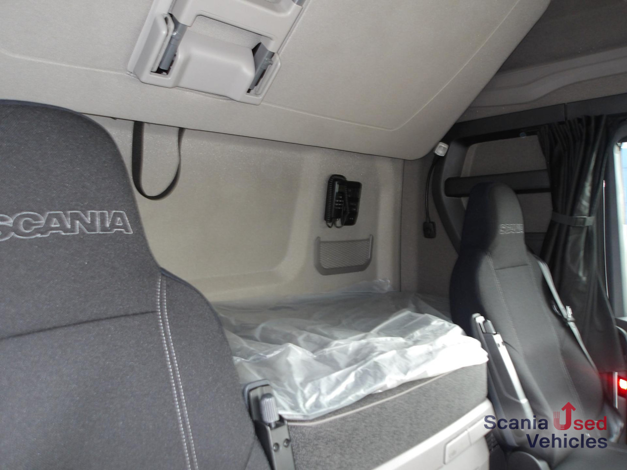 Tractor unit SCANIA R 460 EB - MEGA - HIGHLINE - 2x TANKs - ACC: picture 15 Tractor unit SCANIA R 460 EB - MEGA - HIGHLINE - 2x TANKs - ACC: picture 15