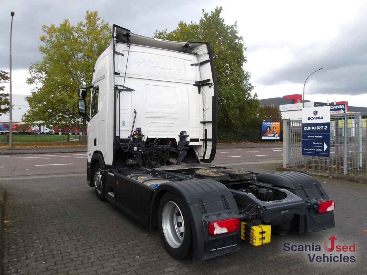 Tractor unit SCANIA R 460 EB - MEGA - HIGHLINE - 2x TANKs - ACC: picture 12 Tractor unit SCANIA R 460 EB - MEGA - HIGHLINE - 2x TANKs - ACC: picture 12