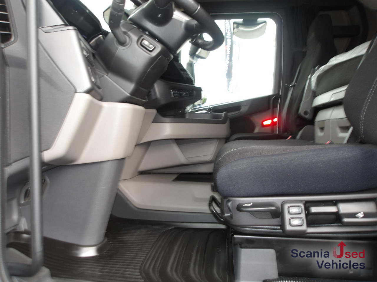 SCANIA R 460 EB - MEGA - HIGHLINE - 2x TANKs - ACC - Tractor unit: picture 2 SCANIA R 460 EB - MEGA - HIGHLINE - 2x TANKs - ACC - Tractor unit: picture 2