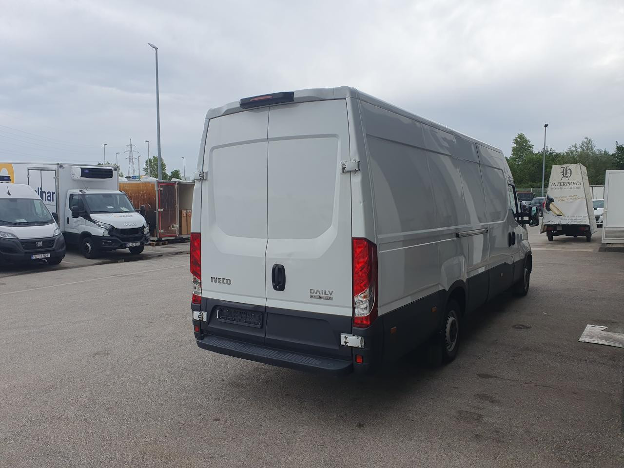 IVECO Daily 35S16A8V - Passenger van: picture 4 IVECO Daily 35S16A8V - Passenger van: picture 4