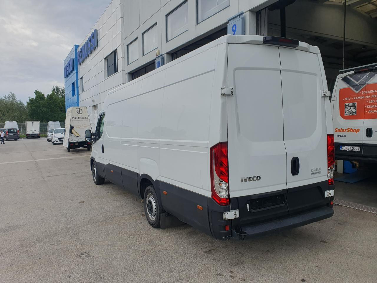 IVECO Daily 35S16A8V - Passenger van: picture 3 IVECO Daily 35S16A8V - Passenger van: picture 3