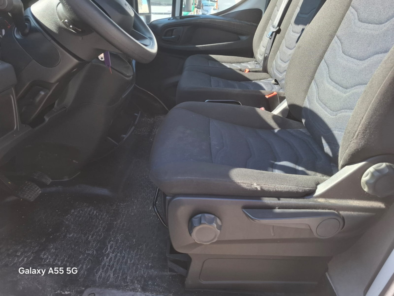 IVECO Daily 35S16V A8 - Passenger van: picture 5 IVECO Daily 35S16V A8 - Passenger van: picture 5
