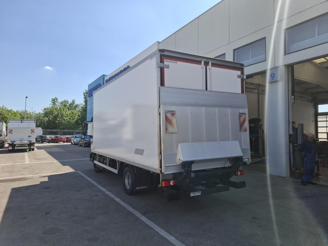 IVECO Eurocargo ML120EL21/P - Refrigerator truck: picture 4 IVECO Eurocargo ML120EL21/P - Refrigerator truck: picture 4
