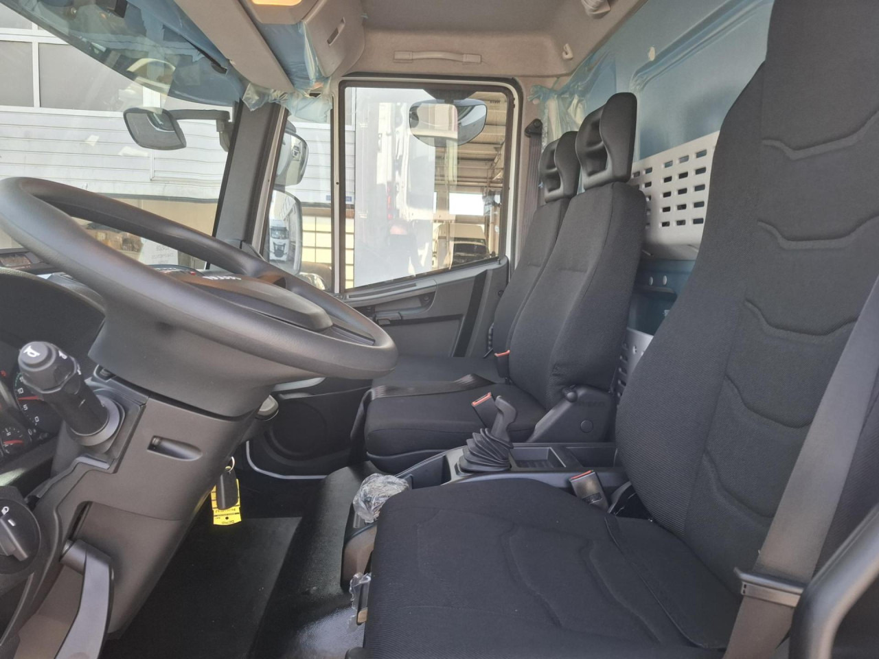 Refrigerator truck IVECO Eurocargo ML120EL21/P: picture 6 Refrigerator truck IVECO Eurocargo ML120EL21/P: picture 6