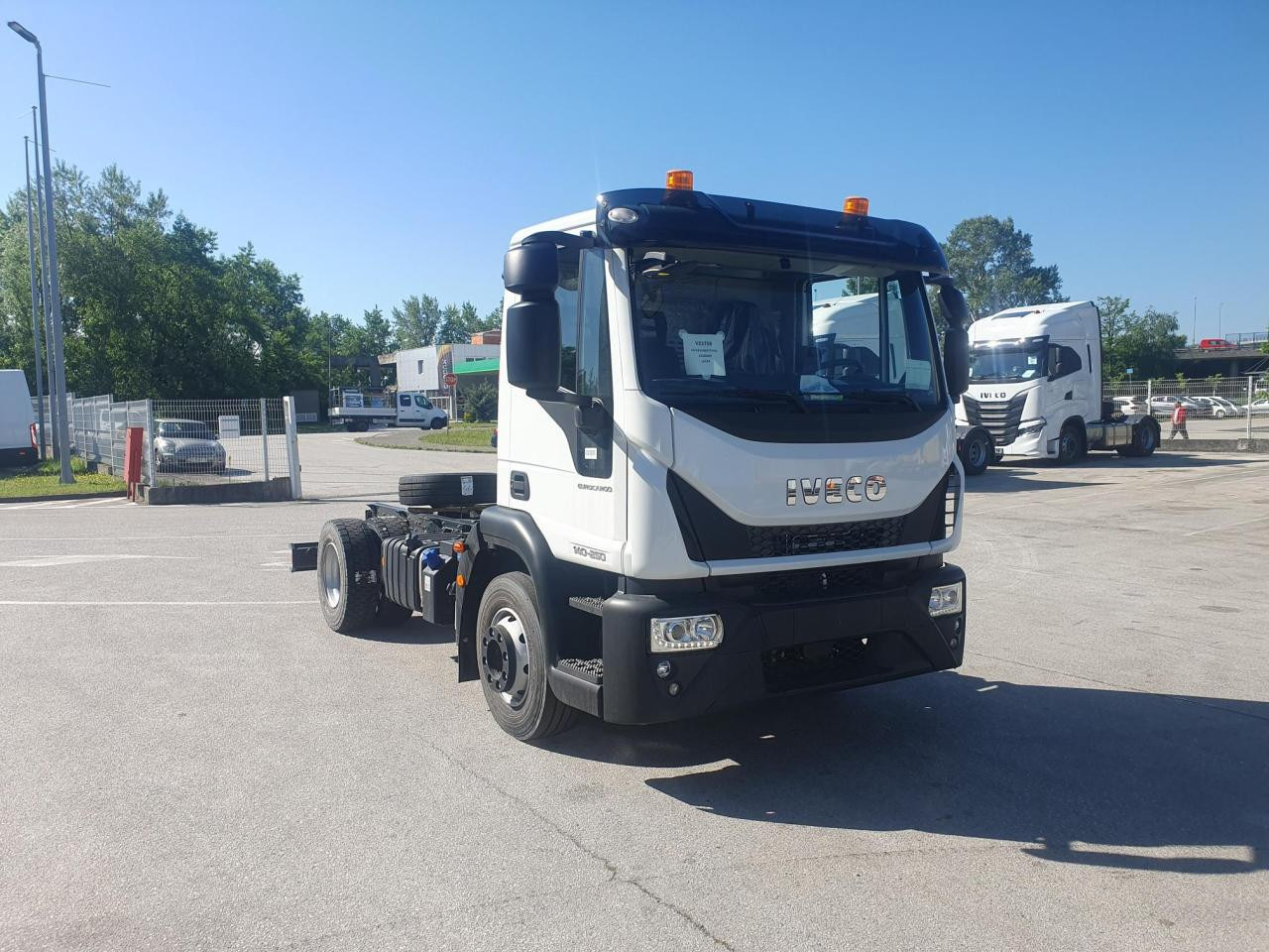IVECO Eurocargo ML140E25/P - Cab chassis truck: picture 2 IVECO Eurocargo ML140E25/P - Cab chassis truck: picture 2