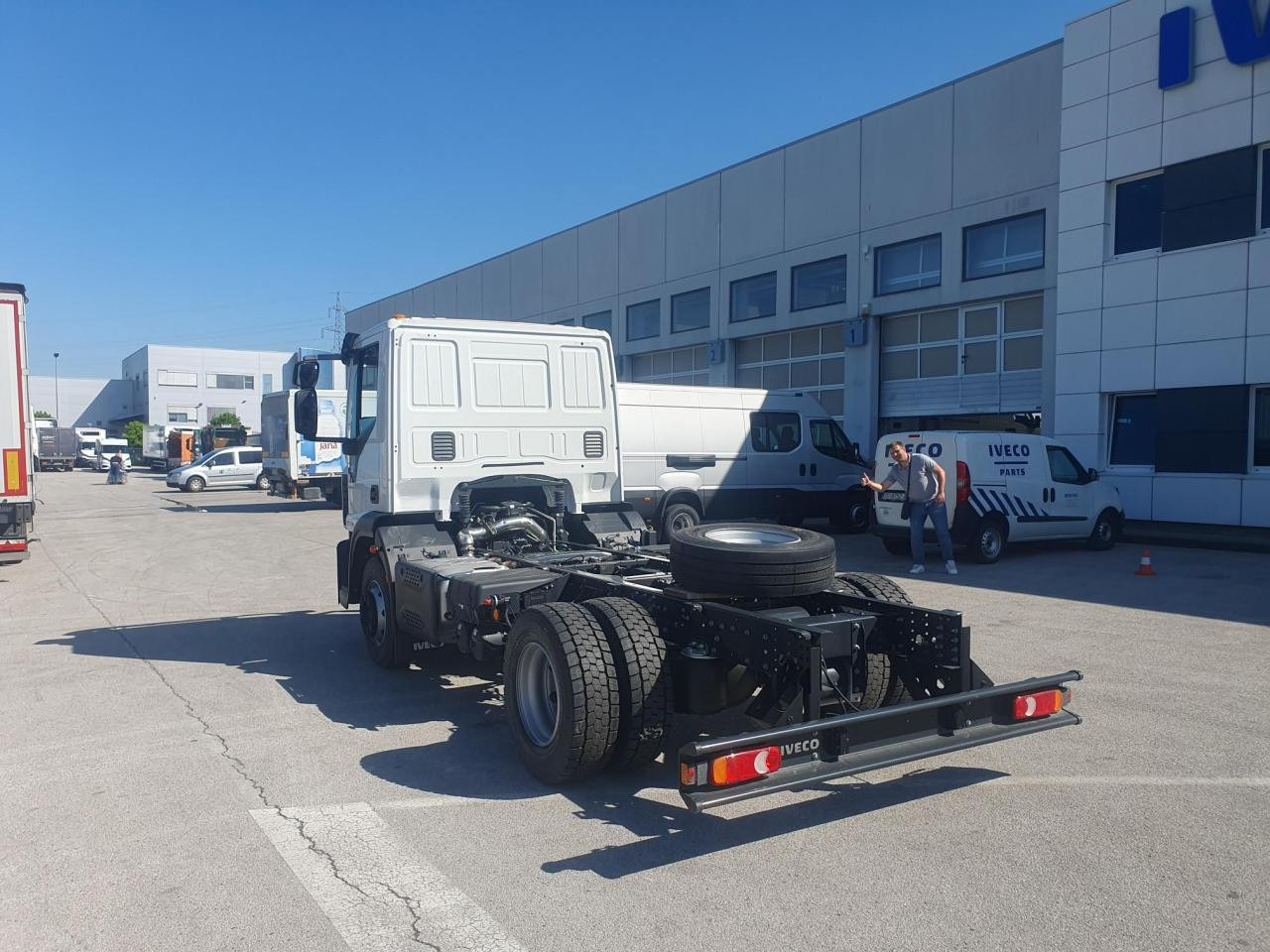 IVECO Eurocargo ML140E25/P - Cab chassis truck: picture 3 IVECO Eurocargo ML140E25/P - Cab chassis truck: picture 3