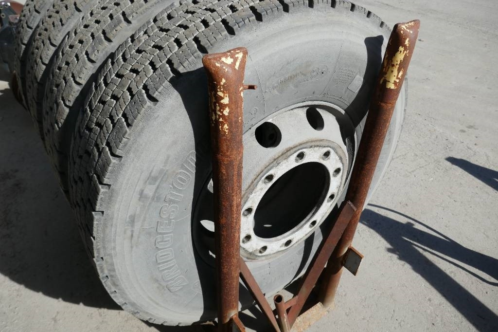 Bridgestone 315/80 R22,5 - Tire for Truck: picture 3 Bridgestone 315/80 R22,5 - Tire for Truck: picture 3