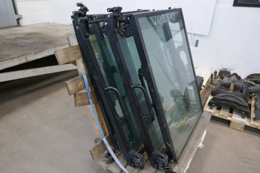 Volvo Framruta Hjullastare - Cab for Construction machinery: picture 1 Volvo Framruta Hjullastare - Cab for Construction machinery: picture 1