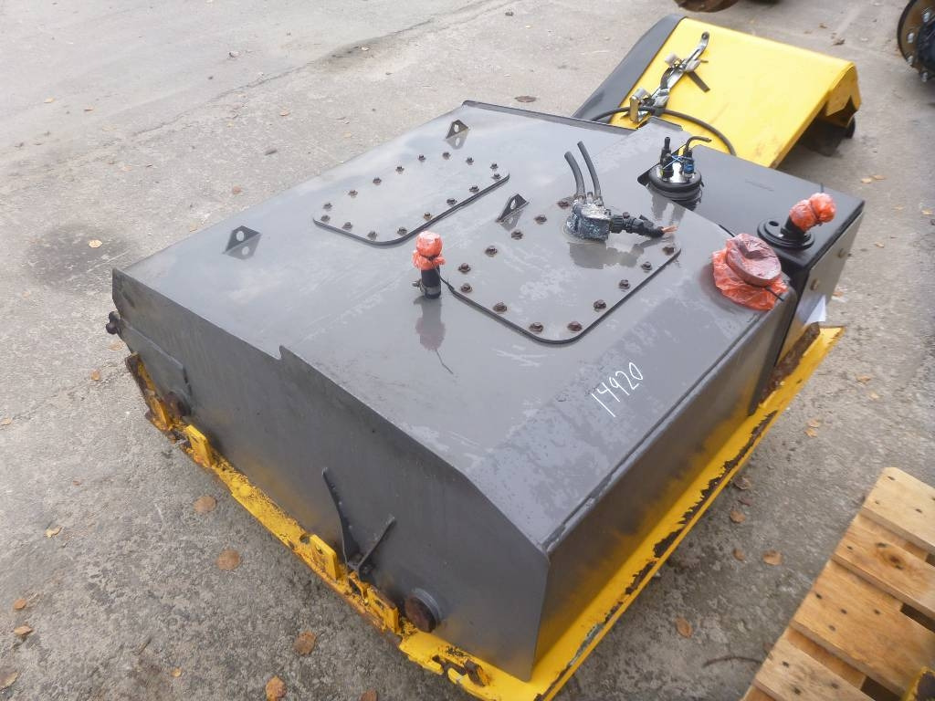 Volvo L 180 H Bränsletank, voe11154152 - Frame/ Chassis for Construction machinery: picture 1 Volvo L 180 H Bränsletank, voe11154152 - Frame/ Chassis for Construction machinery: picture 1