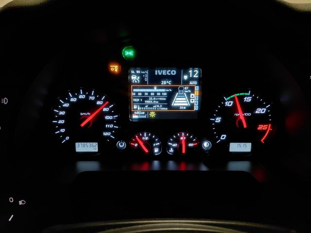 Curtainsider truck Iveco 260S42 Stralis, 6x2, Retarder, Euro 6, 7.80m box: picture 18 Curtainsider truck Iveco 260S42 Stralis, 6x2, Retarder, Euro 6, 7.80m box: picture 18