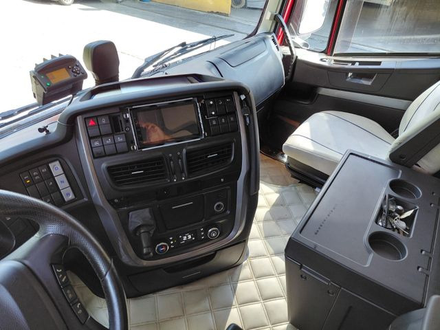 Curtainsider truck Iveco 260S42 Stralis, 6x2, Retarder, Euro 6, 7.80m box: picture 16 Curtainsider truck Iveco 260S42 Stralis, 6x2, Retarder, Euro 6, 7.80m box: picture 16