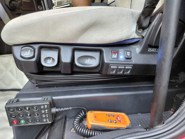 Curtainsider truck Iveco 260S42 Stralis, 6x2, Retarder, Euro 6, 7.80m box: picture 19 Curtainsider truck Iveco 260S42 Stralis, 6x2, Retarder, Euro 6, 7.80m box: picture 19