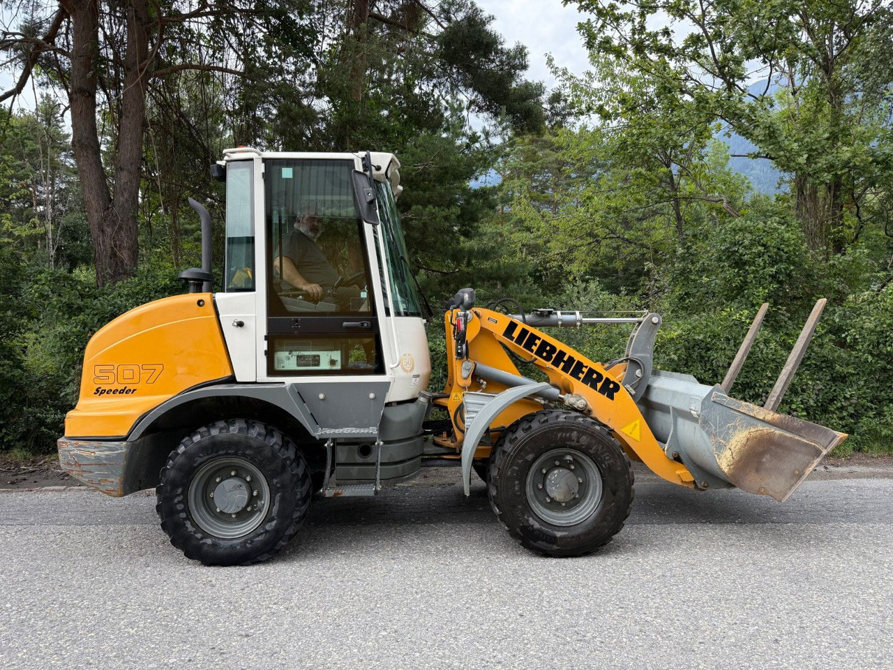 Liebherr L507, Gabel+Schaufel, ONLY 850hours - Wheel loader: picture 2 Liebherr L507, Gabel+Schaufel, ONLY 850hours - Wheel loader: picture 2