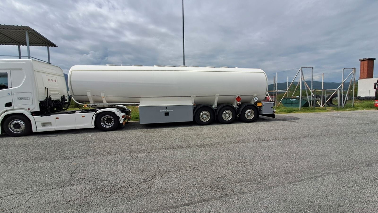Schwarzmüller 4 Kammern, ADR, Treibstoff Fuel - Tank semi-trailer: picture 4 Schwarzmüller 4 Kammern, ADR, Treibstoff Fuel - Tank semi-trailer: picture 4