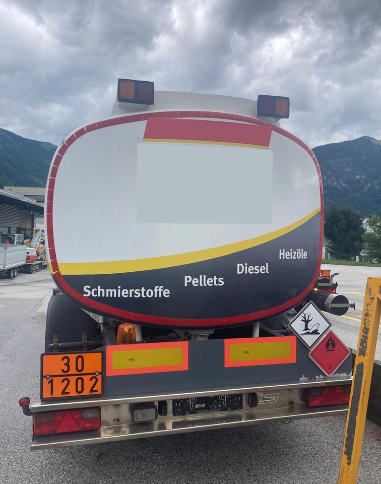 Schwarzmüller Schwingenschlögel, ADR, 3 Kammern, Fuel+Diesel - Tank trailer: picture 3 Schwarzmüller Schwingenschlögel, ADR, 3 Kammern, Fuel+Diesel - Tank trailer: picture 3