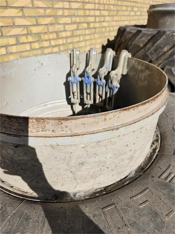 Michelin 540/65X30 m. 4 låse - Tire: picture 2 Michelin 540/65X30 m. 4 låse - Tire: picture 2
