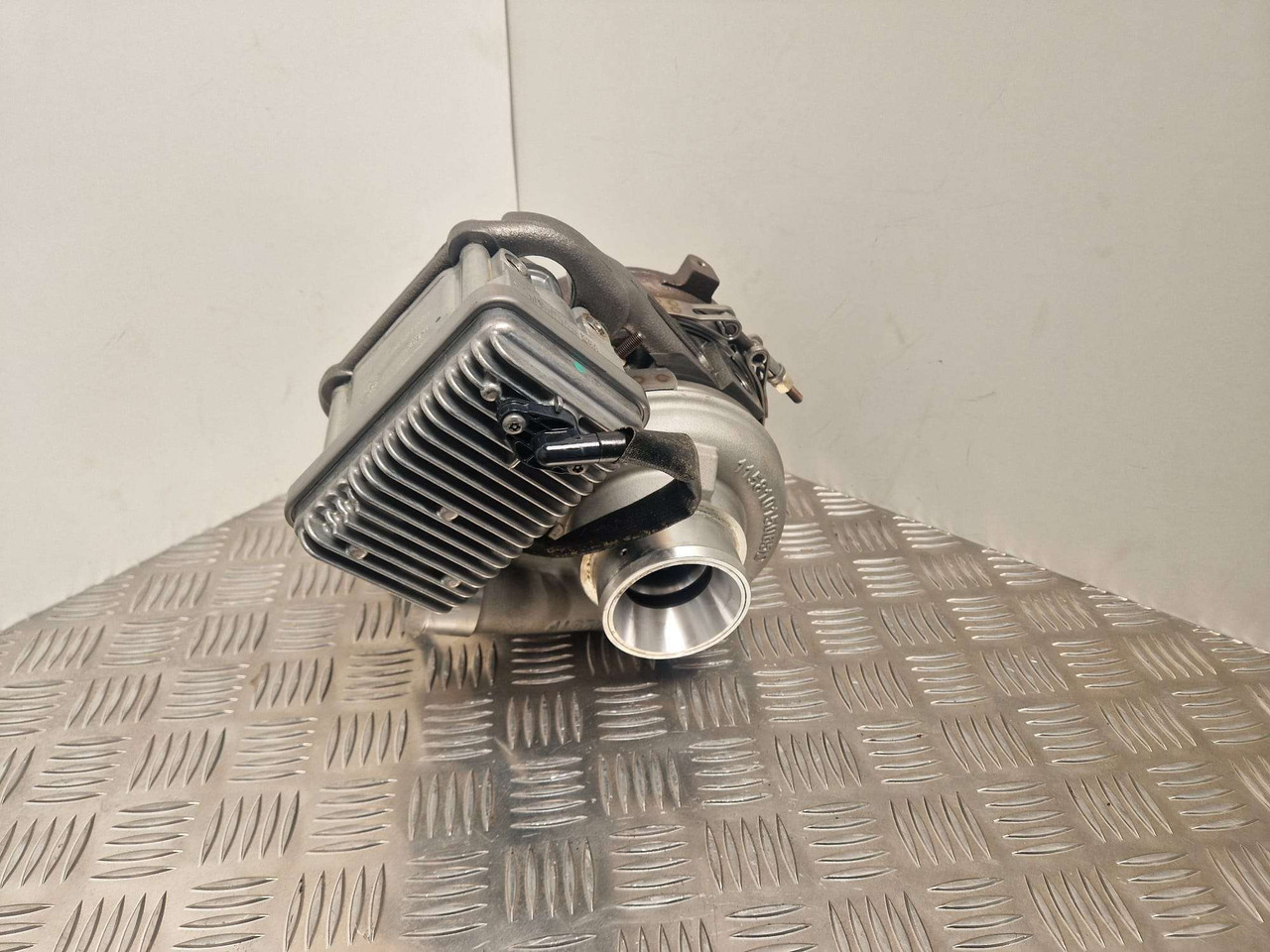 BorgWarner BV55 turbo 320/06178 JCB turbocharger - Engine and parts for Construction machinery: picture 2 BorgWarner BV55 turbo 320/06178 JCB turbocharger - Engine and parts for Construction machinery: picture 2