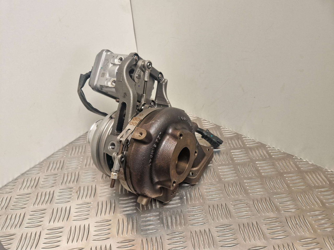 BorgWarner BV55 turbo 320/06178 JCB turbocharger - Engine and parts for Construction machinery: picture 1 BorgWarner BV55 turbo 320/06178 JCB turbocharger - Engine and parts for Construction machinery: picture 1