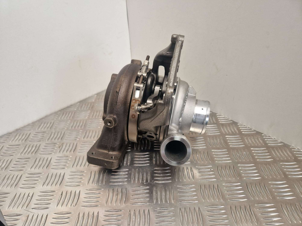 BorgWarner BV55 turbo charger JCB turbocharger - Engine and parts for Construction machinery: picture 2 BorgWarner BV55 turbo charger JCB turbocharger - Engine and parts for Construction machinery: picture 2