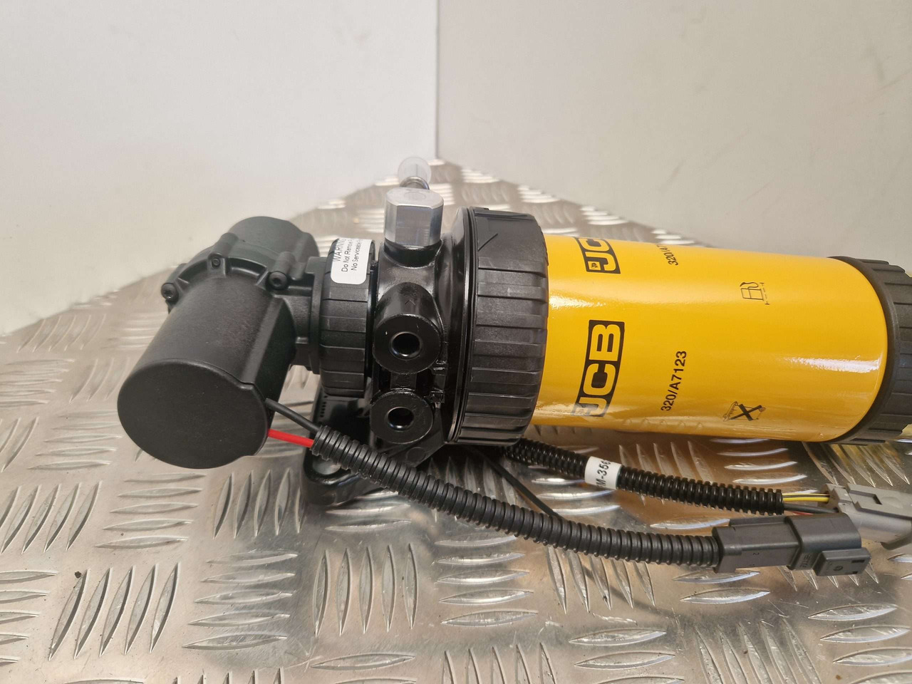 Fuel Filter lift pump genuine JCB 320/A7046 320/A7087 333/C3351 - Engine and parts for Construction machinery: picture 2 Fuel Filter lift pump genuine JCB 320/A7046 320/A7087 333/C3351 - Engine and parts for Construction machinery: picture 2