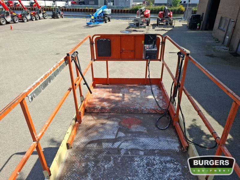 Scissor lift JLG 3369LE: picture 16