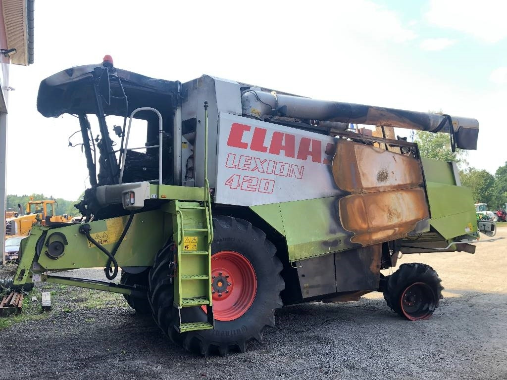 Claas Lexion 420 Dismantled for spare parts - Combine harvester: picture 1 Claas Lexion 420 Dismantled for spare parts - Combine harvester: picture 1
