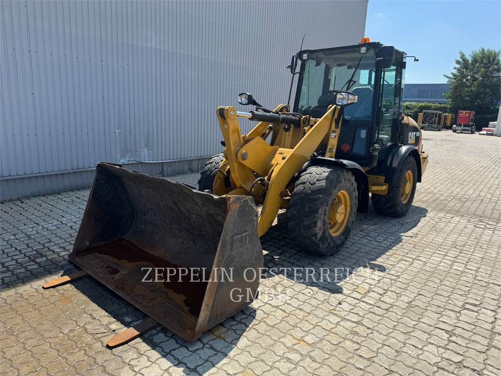 CAT 906H2 - Wheel loader: picture 1 CAT 906H2 - Wheel loader: picture 1