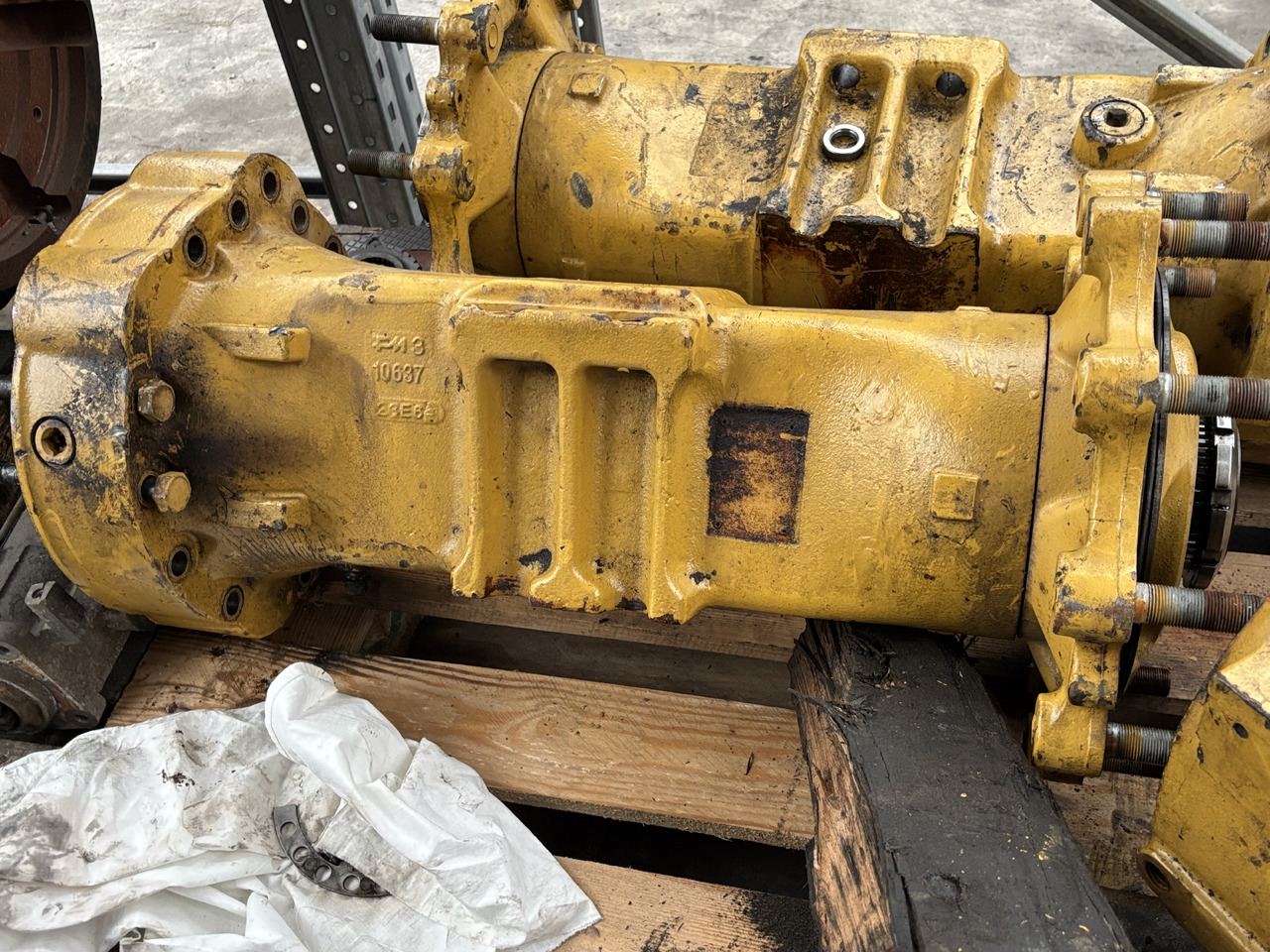 CAT CARRARO 641500 10637 Obudowa Mostu Pochwa Prawa Lewa - Axle and parts for Agricultural machinery: picture 1 CAT CARRARO 641500 10637 Obudowa Mostu Pochwa Prawa Lewa - Axle and parts for Agricultural machinery: picture 1