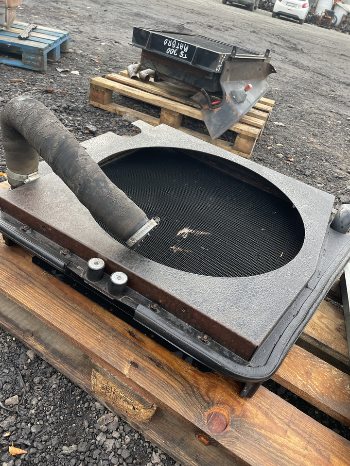 CAT TH62 TH63 3054 - chłodnica wody 1429637 1744429 - Oil cooler for Construction machinery: picture 1 CAT TH62 TH63 3054 - chłodnica wody 1429637 1744429 - Oil cooler for Construction machinery: picture 1