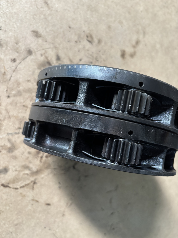 Claas AXION 830 Jarzmo Satelitów Dźwigar 0011571612 0011584502 - Differential gear for Farm tractor: picture 5 Claas AXION 830 Jarzmo Satelitów Dźwigar 0011571612 0011584502 - Differential gear for Farm tractor: picture 5