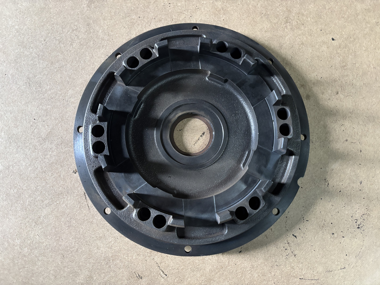 Claas AXION 830 Pokrywa przekładni 00 1134 355 0 , 00 1160 673 0 , 00 1160 675 0 - Transmission for Agricultural machinery: picture 1 Claas AXION 830 Pokrywa przekładni 00 1134 355 0 , 00 1160 673 0 , 00 1160 675 0 - Transmission for Agricultural machinery: picture 1