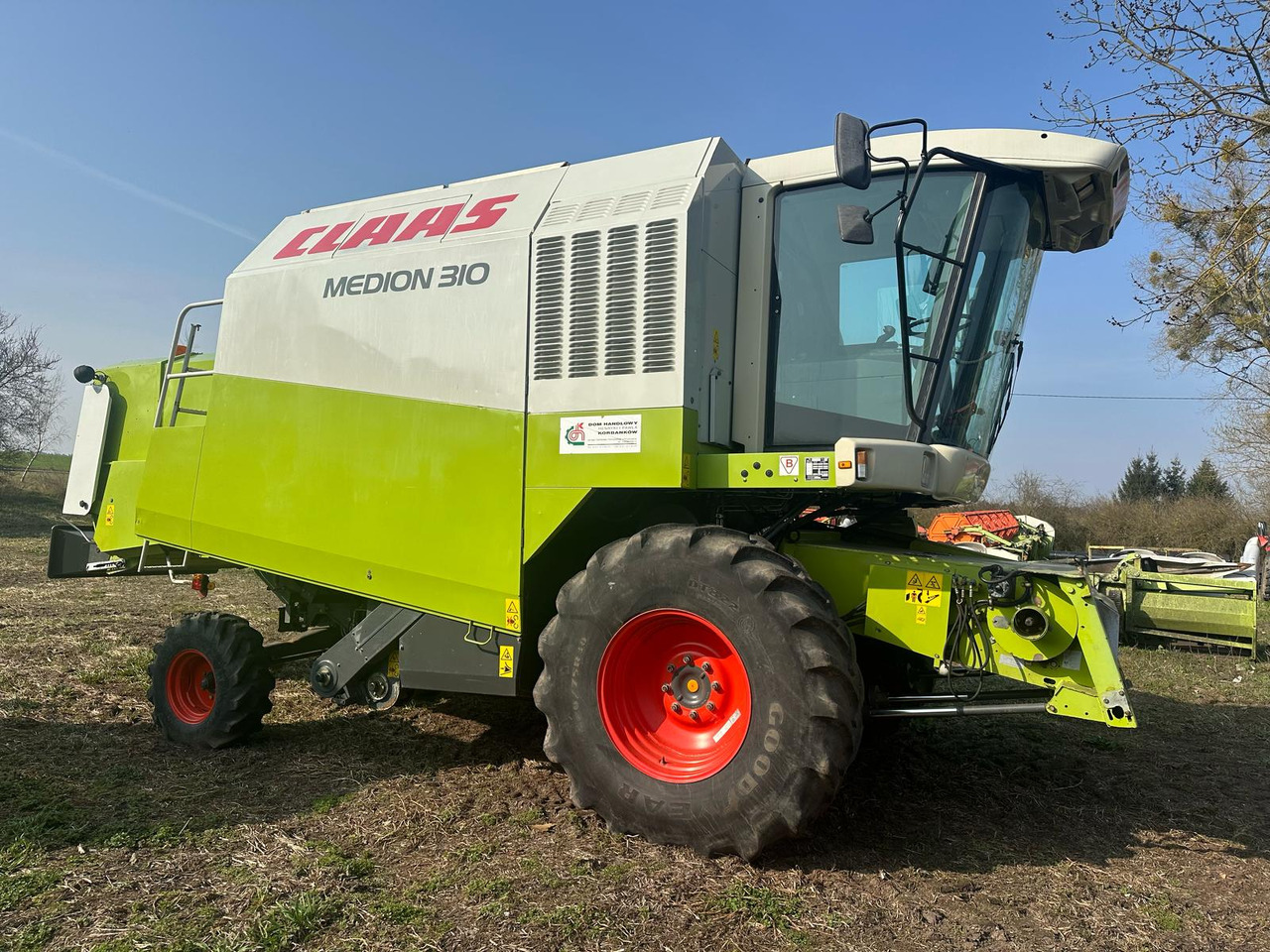 Claas Medion 310 z roku 2002. - Combine harvester: picture 5 Claas Medion 310 z roku 2002. - Combine harvester: picture 5