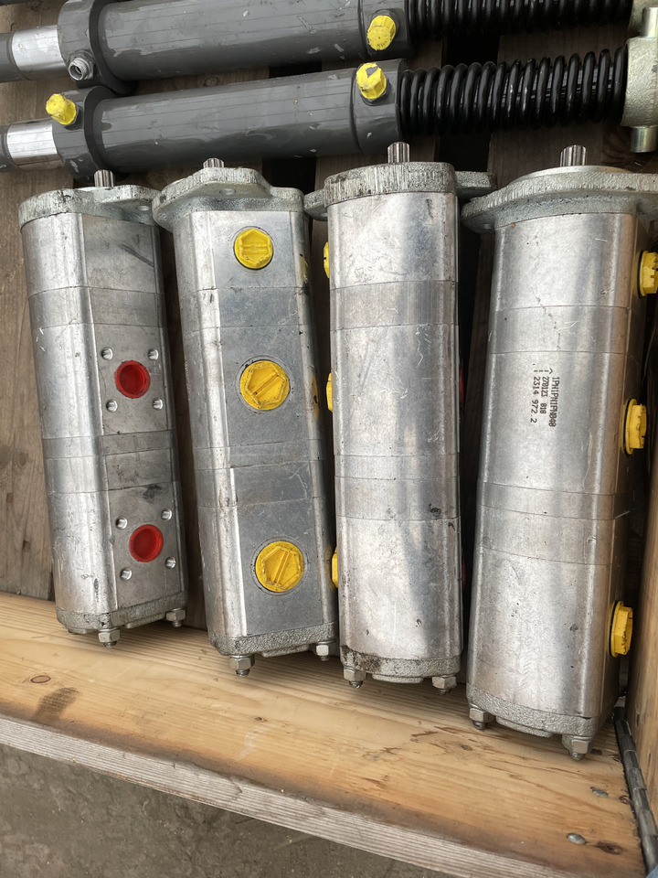 Claas Trion - pompa zębata hydrauliczna 0023149723 0023149722 - Hydraulic pump for Agricultural machinery: picture 1 Claas Trion - pompa zębata hydrauliczna 0023149723 0023149722 - Hydraulic pump for Agricultural machinery: picture 1