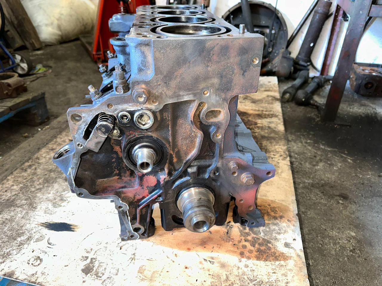Deutz BF4M1011 F4M1011 - silnik słupek blok - Cylinder block: picture 2 Deutz BF4M1011 F4M1011 - silnik słupek blok - Cylinder block: picture 2