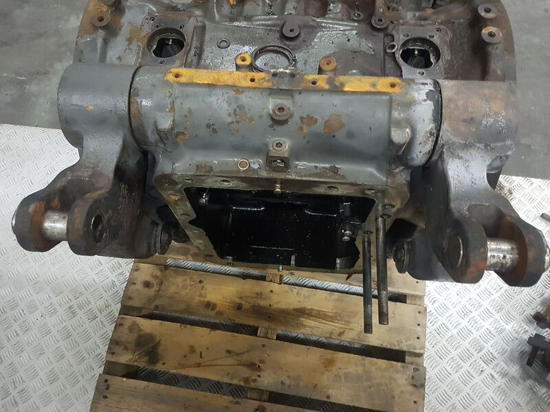 Fendt 818 , 820 obudowa most tylni , 718150051011 - Rear axle for Agricultural machinery: picture 1 Fendt 818 , 820 obudowa most tylni , 718150051011 - Rear axle for Agricultural machinery: picture 1