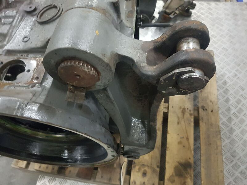 Fendt 818 , 820 obudowa most tylni , 718150051011 - Rear axle for Agricultural machinery: picture 4 Fendt 818 , 820 obudowa most tylni , 718150051011 - Rear axle for Agricultural machinery: picture 4