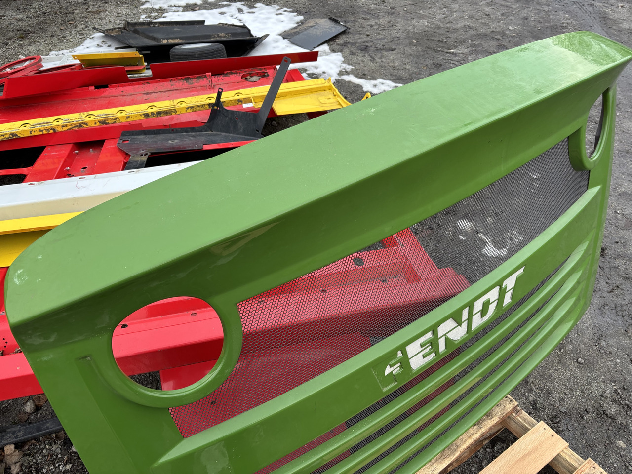 Fendt Katana 65 S4 650 Gen3 85 S4 Owiewka Tylna Obudowa Tylna Klapa H653500133131 - Body and exterior for Agricultural machinery: picture 1 Fendt Katana 65 S4 650 Gen3 85 S4 Owiewka Tylna Obudowa Tylna Klapa H653500133131 - Body and exterior for Agricultural machinery: picture 1