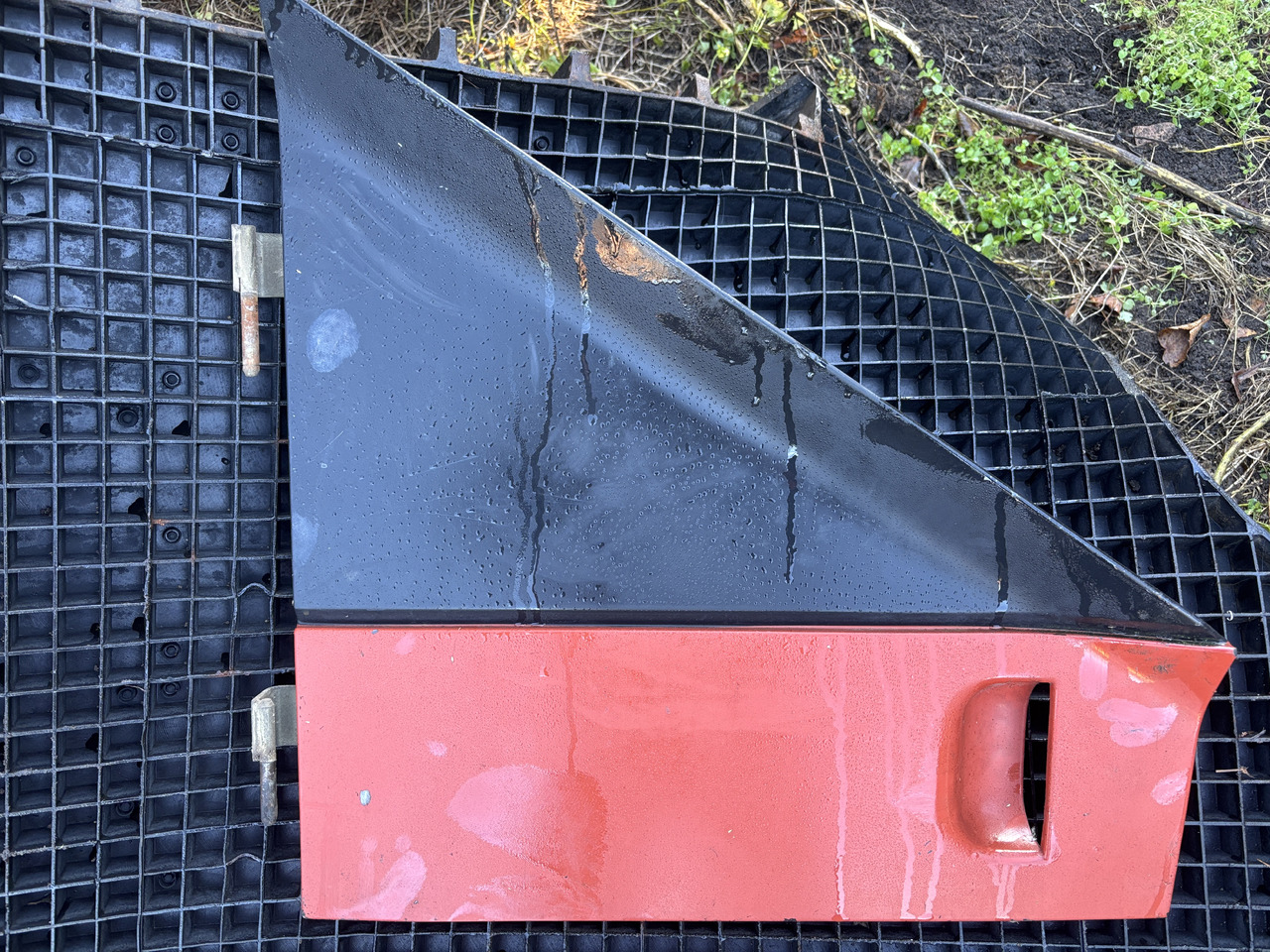 Fiat Agri New Holland G210 G230 G240 - boczek maski - Hood for Agricultural machinery: picture 1 Fiat Agri New Holland G210 G230 G240 - boczek maski - Hood for Agricultural machinery: picture 1