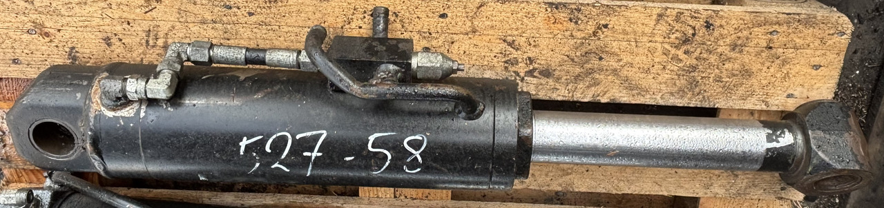 JCB 527-58 52758 527 58 Siłownik Wychyłu Łyżki - Hydraulic cylinder for Telescopic handler: picture 1 JCB 527-58 52758 527 58 Siłownik Wychyłu Łyżki - Hydraulic cylinder for Telescopic handler: picture 1