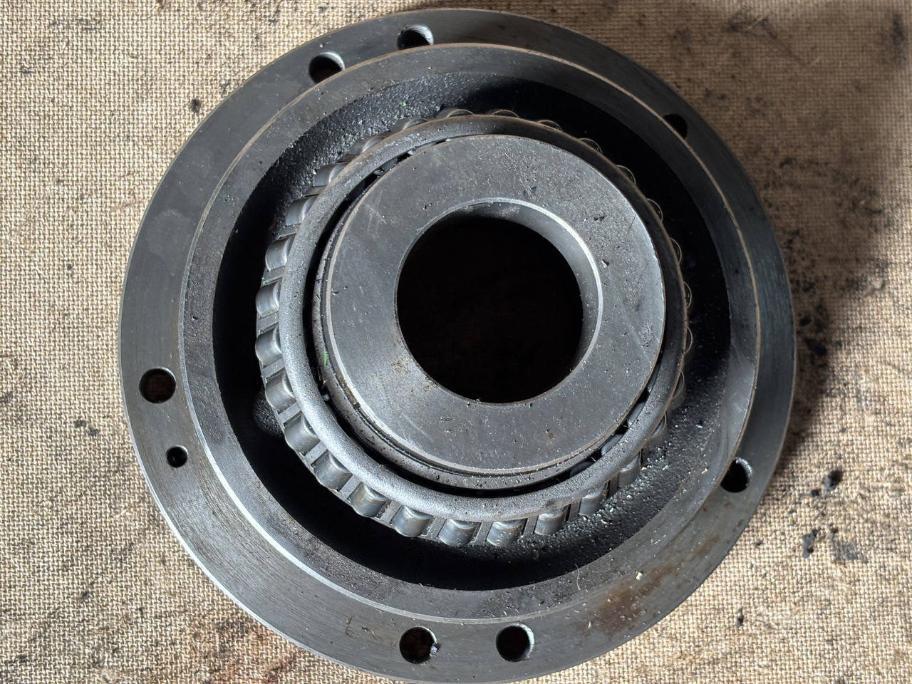 John Deere 6010 6110 6210 Pokrywa Łożyska Pierścień Łożysko L102019 AL112560 AL156506 - Engine bearing for Agricultural machinery: picture 2 John Deere 6010 6110 6210 Pokrywa Łożyska Pierścień Łożysko L102019 AL112560 AL156506 - Engine bearing for Agricultural machinery: picture 2
