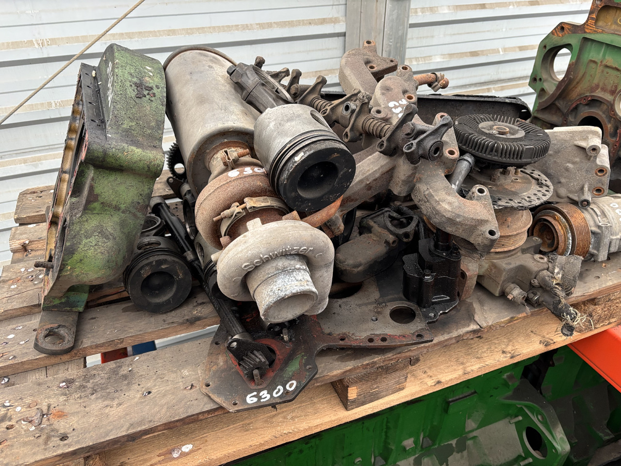 John Deere 6300 6500 6600 Obudowa Kolektor Tłoki Tłumik Koło Pasowe Tryb R122201 - Engine and parts for Agricultural machinery: picture 1 John Deere 6300 6500 6600 Obudowa Kolektor Tłoki Tłumik Koło Pasowe Tryb R122201 - Engine and parts for Agricultural machinery: picture 1