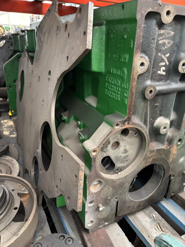 John Deere R522821 R522822 522823 Blok Silnika - Cylinder block for Agricultural machinery: picture 2 John Deere R522821 R522822 522823 Blok Silnika - Cylinder block for Agricultural machinery: picture 2