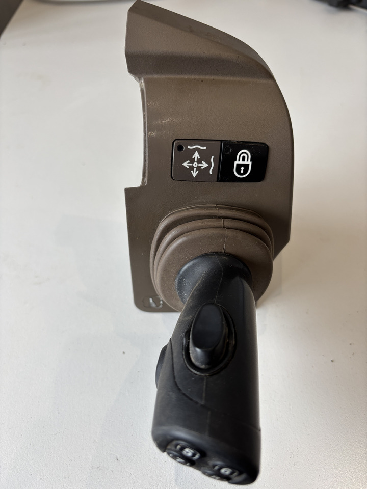 John Deere seria 6000 7000 8000 R - joystick 5-funkcyjny CommandARM RE573554 - Gear stick for Agricultural machinery: picture 1 John Deere seria 6000 7000 8000 R - joystick 5-funkcyjny CommandARM RE573554 - Gear stick for Agricultural machinery: picture 1