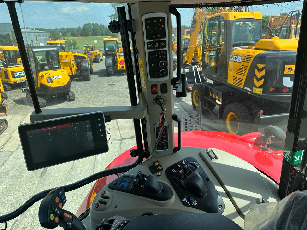 Massey Ferguson 7715S - Farm tractor: picture 4 Massey Ferguson 7715S - Farm tractor: picture 4