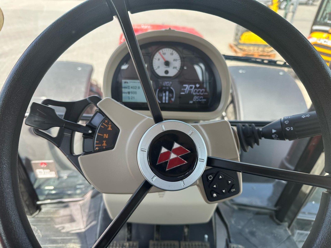 Massey Ferguson 7715S - Farm tractor: picture 3 Massey Ferguson 7715S - Farm tractor: picture 3