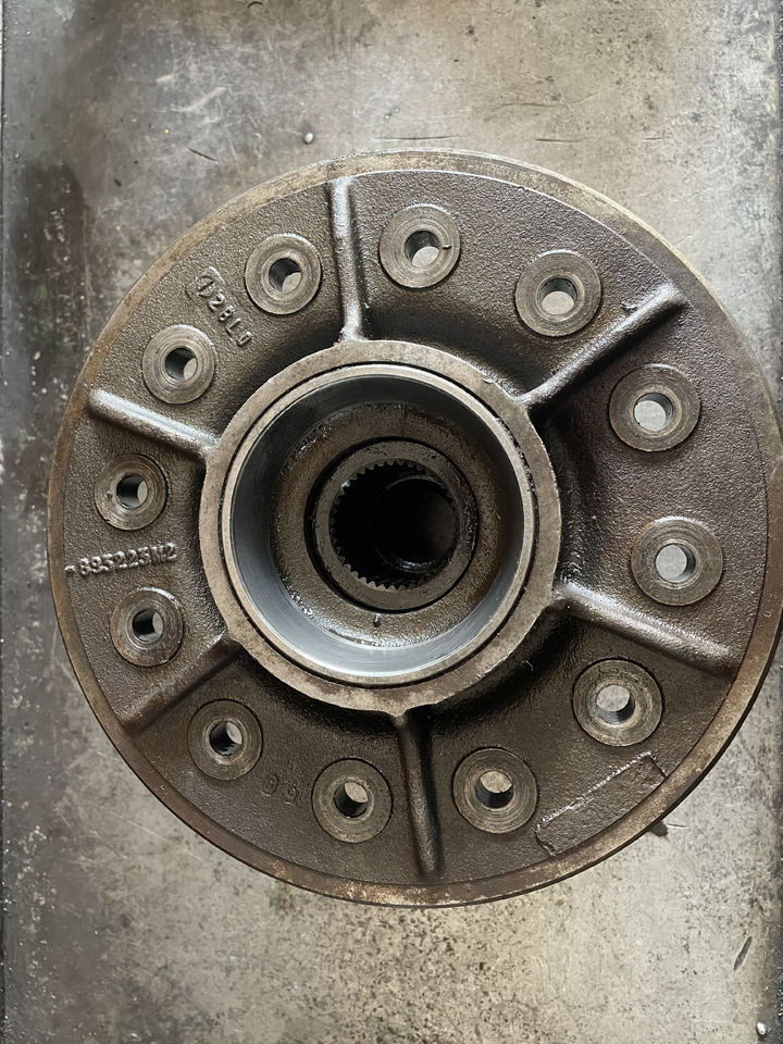 Massey Fergusson 3690 - mechanizm roznicowy tylnego mostu 893223M2 - Rear axle for Agricultural machinery: picture 3 Massey Fergusson 3690 - mechanizm roznicowy tylnego mostu 893223M2 - Rear axle for Agricultural machinery: picture 3