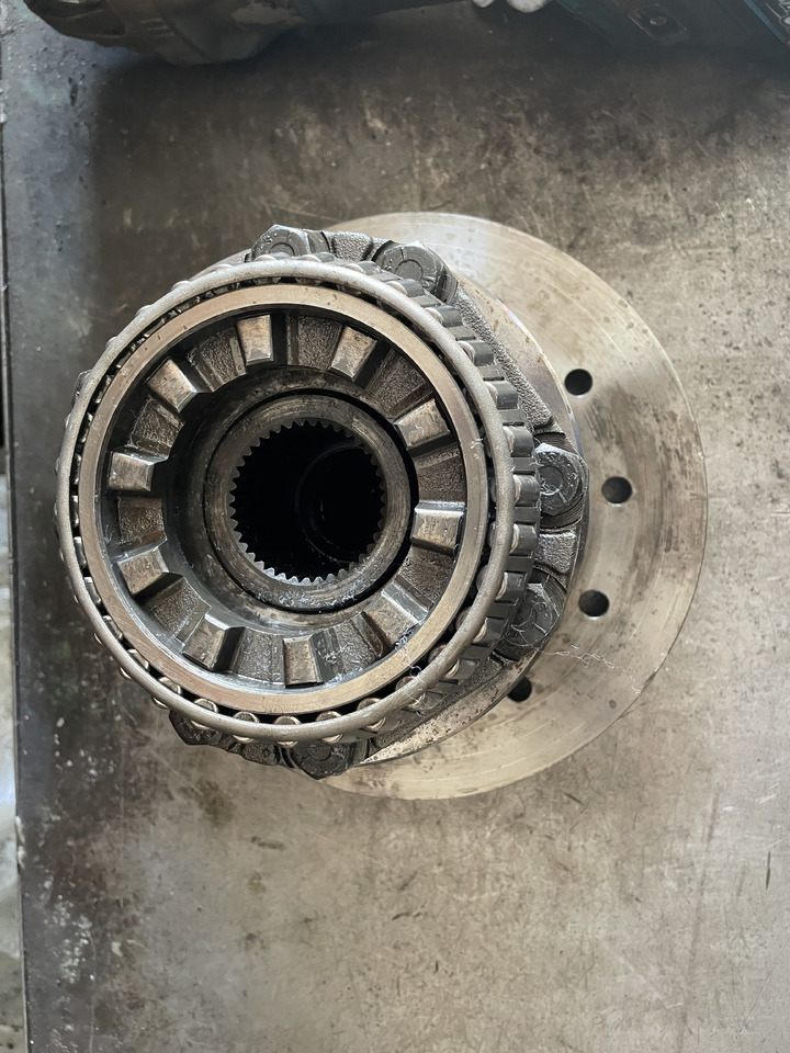 Massey Fergusson 3690 - mechanizm roznicowy tylnego mostu 893223M2 - Rear axle for Agricultural machinery: picture 2 Massey Fergusson 3690 - mechanizm roznicowy tylnego mostu 893223M2 - Rear axle for Agricultural machinery: picture 2