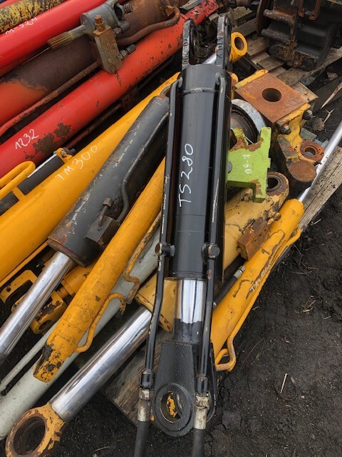 Matbro ts 280 ts 290 siłownik wychyłu łyźki - Hydraulic cylinder for Agricultural machinery: picture 5 Matbro ts 280 ts 290 siłownik wychyłu łyźki - Hydraulic cylinder for Agricultural machinery: picture 5