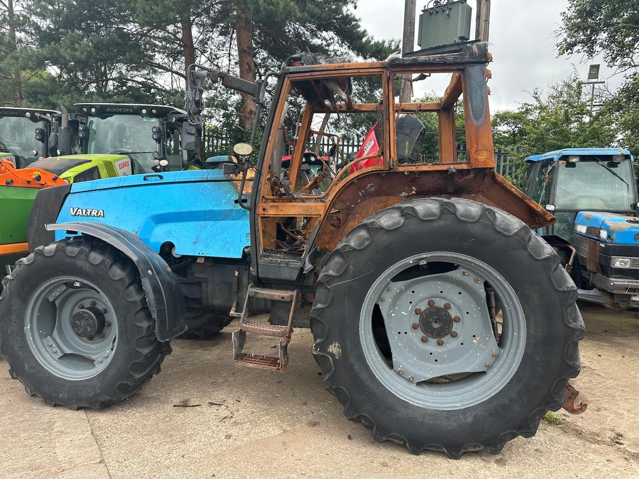 Valtra 8150 8150-4 - cała na części - Farm tractor: picture 1 Valtra 8150 8150-4 - cała na części - Farm tractor: picture 1